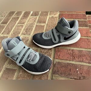 Nike Air Precision II FlyEase w Red bottoms in Men’s Size 7 // TONS LIFE LEFT!